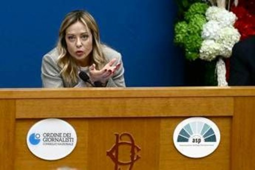 Meloni: "Trump non attaccherà la Groenlandia, Ue parli con la Russia"