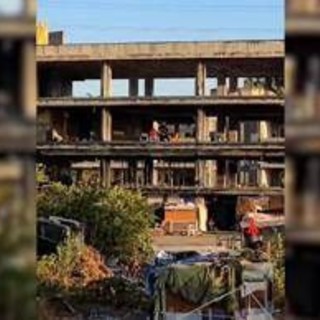 Viaggio a Tor Sapienza tra degrado e Fentanyl: "Qui droga e armi si vendono a cielo aperto" Viaggio a Tor Sapienza tra degrado e Fentanyl: "Qui droga e armi si vendono a cielo aperto"