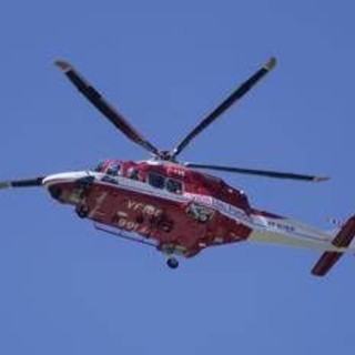 Marito accoltella la moglie, lei fugge gettandosi dalla finestra a Ventimiglia