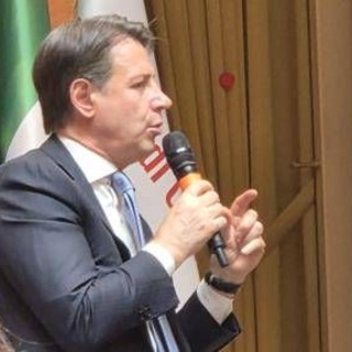 M5S, ecco 'Una nuova primavera'. Conte presenta il suo manifesto: "Ci sono premesse per vincere elezioni" M5S, ecco 'Una nuova primavera'. Conte presenta il suo manifesto: "Ci sono premesse per vincere elezioni"