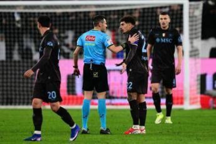 Hojlund e Vergara cadono in area, Conte chiede rigore: proteste in Juventus-Napoli