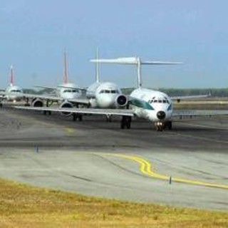 Aerei, sindacati confermano scioperi: "Proclamati da tempo" Aerei, sindacati confermano scioperi: "Proclamati da tempo"