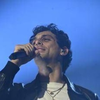 Sanremo 2026, Bresh ospite del Suzuki stage: chi è il cantante di 'La tana del granchio'