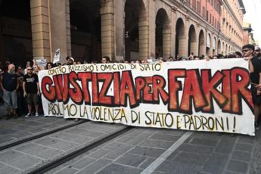 Fakir, consigliere comunale Bologna: "Sotto mio post carabiniere commenta 'uno di meno'". Arma avvia accertamenti Fakir, consigliere comunale Bologna: "Sotto mio post carabiniere commenta 'uno di meno'". Arma avvia accertamenti
