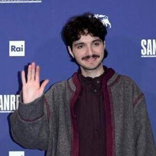 Sanremo 2026, Mazzariello con 'Manifestazione d'amore': chi è l'artista delle Nuove Proposte