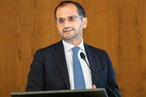 Gemmato: "Con farmaci equivalenti risparmi per 1,2 miliardi in 2026-28 ma Italia dietro per utilizzo"