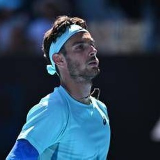 Musetti, problema fisico contro Djokovic: si ritira dagli Australian Open Musetti, problema fisico contro Djokovic: si ritira dagli Australian Open
