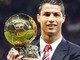Cristiano Ronaldo batte Messi, è suo il Pallone d'Oro di tutti i tempi. Poi sui social: "Il calcio è dei tifosi!"