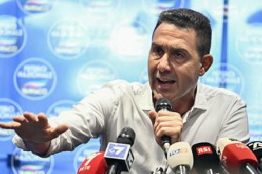 Sondaggio politico, Fratelli d'Italia e Pd giù. Vannacci cresce ancora Sondaggio politico, Fratelli d'Italia e Pd giù. Vannacci cresce ancora