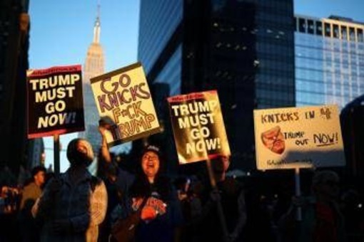 Trump fischiato al Madison Square Garden, i Knicks perdono la gara 3