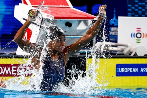 Sara Curtis nuota nella storia, oro europeo e nuovo record mondiale nei 50 dorso Sara Curtis nuota nella storia, oro europeo e nuovo record mondiale nei 50 dorso