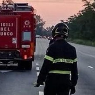 Matera, tir sfonda le barriere e precipita da cavalcavia: morto camionista 50enne Matera, tir sfonda le barriere e precipita da cavalcavia: morto camionista 50enne