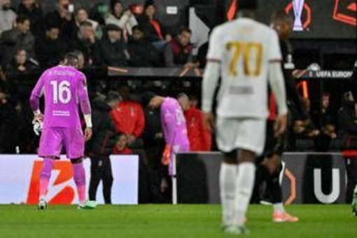 Bournemouth-Milan, rossoneri in dieci al 28’: Maignan espulso per una manata ad Adams Bournemouth-Milan, rossoneri in dieci al 28’: Maignan espulso per una manata ad Adams