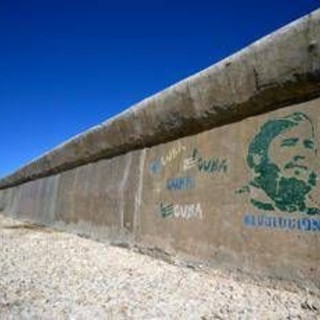 Trump, Cuba nel mirino: "Stop petrolio dal Venezuela, consiglio un accordo"