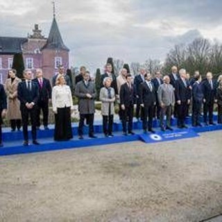 Dal summit nel castello gli obiettivi dei leader Ue per l'economia, roadmap a marzo Dal summit nel castello gli obiettivi dei leader Ue per l'economia, roadmap a marzo