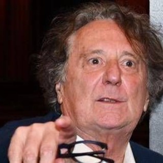 Enzo Iacchetti diffida Meta e querela autori di post che lo accostano ai nazisti