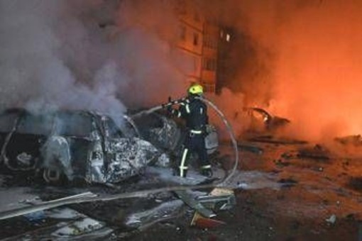 Droni e missili ipersonici sull'Ucraina, Russia: "Risposta ad attacco contro residenza Putin" Droni e missili ipersonici sull'Ucraina, Russia: "Risposta ad attacco contro residenza Putin"