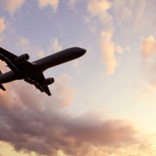 Voli a rischio? Aeroporti quasi a secco, cosa succede se Hormuz non riapre a breve