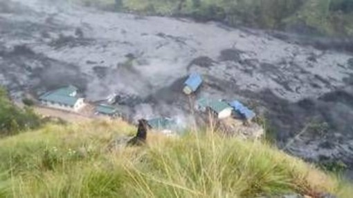 Nepal, nuove inondazioni: ponti e case spazzati via, ci sono dispersi