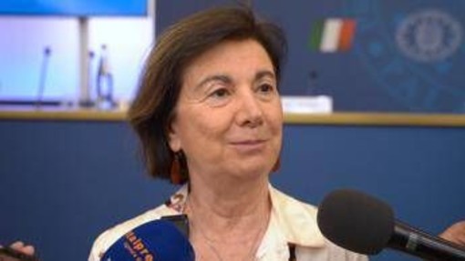 Rocella: &quot;Per fare famiglia serve famiglia, rafforzeremo centri come hub servizi&quot;