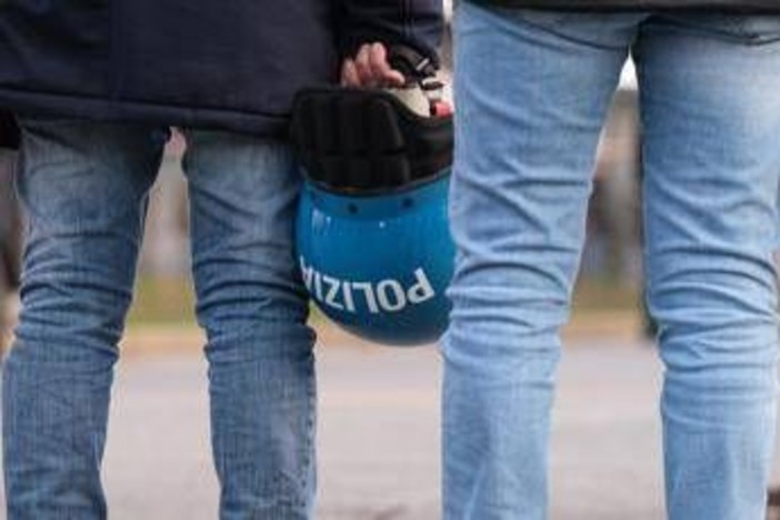 Agenti feriti a Torino, lettera del capo della polizia: "Vostro impegno garanzia per democrazia" Agenti feriti a Torino, lettera del capo della polizia: "Vostro impegno garanzia per democrazia"