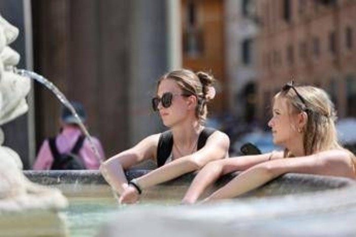 Caldo estremo, l'afa non arretra: tra oggi e domani aumentano le città bollino rosso Caldo estremo, l'afa non arretra: tra oggi e domani aumentano le città bollino rosso