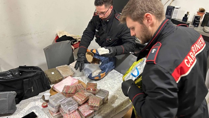 Blitz antidroga a Roma, 13 arresti tra Magliana e clan Senese Blitz antidroga a Roma, 13 arresti tra Magliana e clan Senese