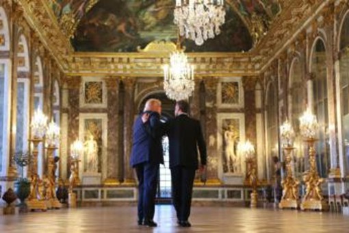 Aragosta, caviale e tartufo: il menù della cena tra Macron e Trump a Versailles