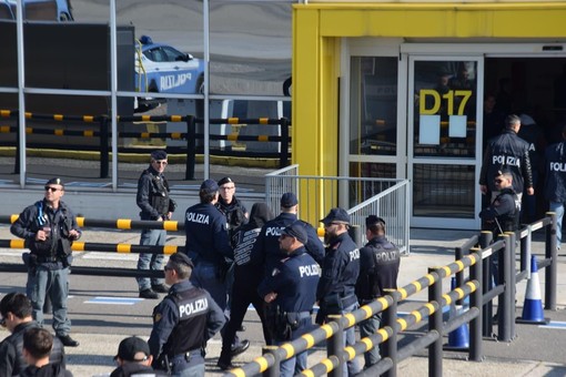 Contrasto all’immigrazione irregolare, rimpatriati 28 stranieri Contrasto all’immigrazione irregolare, rimpatriati 28 stranieri