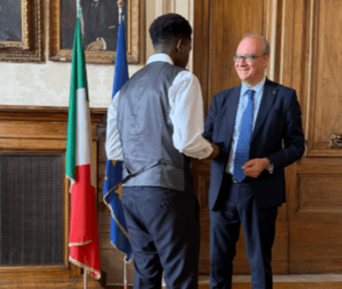 Prof accoltellata a Roma, Valditara premia studente che la salvò: "Esempio di coraggio e solidarietà"