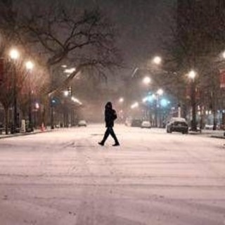 La super tempesta investe New York, neve record e incubo ghiaccio La super tempesta investe New York, neve record e incubo ghiaccio
