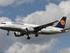 Power bank prende fuoco su volo di Lufthansa: volo Francoforte-Lisbona dirottato a Lione