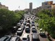 Iran, fuga da Teheran: &quot;Strade intasate e file per la benzina&quot;