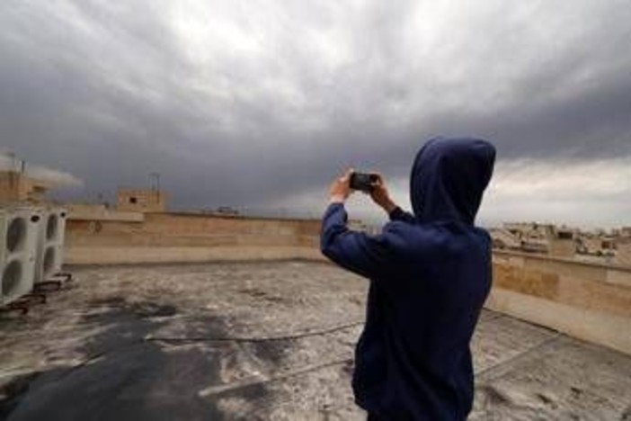 Allarme in Iran: "Rischio piogge acide dopo raid su raffinerie, restate a casa"