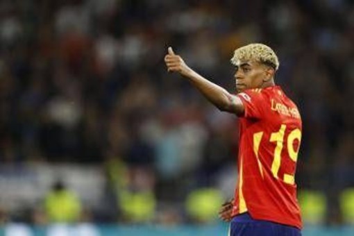 Dalle gite in barca al... rastrello: Yamal, vacanze italiane per il fenomeno del Barcellona