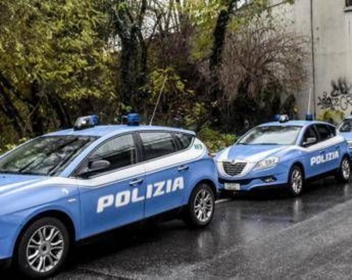 Milano, sparatoria in zona Rogoredo tra rapinatore e polizia: l'uomo è gravissimo Milano, sparatoria in zona Rogoredo tra rapinatore e polizia: l'uomo è gravissimo