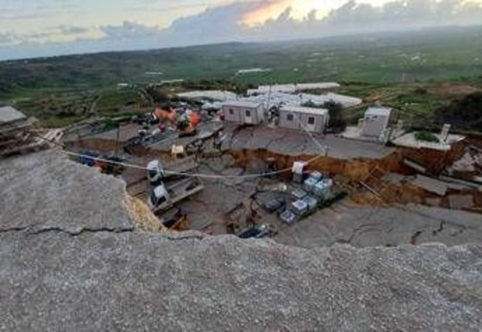 Frana a Niscemi, notte al Palasport per oltre 500 sfollati Frana a Niscemi, notte al Palasport per oltre 500 sfollati