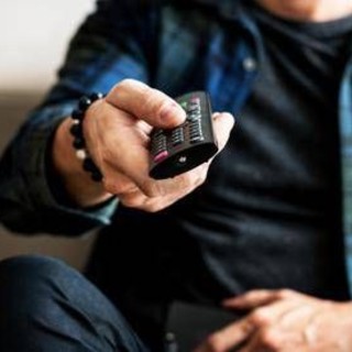 Ascolti tv, 'La Buona Stella' su Rai1 vince con 2,7 milioni di spettatori