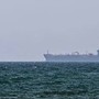 Iran, Pasdaran: "Petroliera con 2 milioni di barili greggio urta mina a Hormuz, nave in fiamme" Iran, Pasdaran: "Petroliera con 2 milioni di barili greggio urta mina a Hormuz, nave in fiamme"