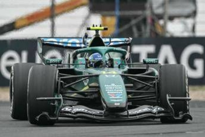 Gp Cina, Alonso toglie mani dal volante per continue vibrazioni e poi si ritira. Cos'è successo Gp Cina, Alonso toglie mani dal volante per continue vibrazioni e poi si ritira. Cos'è successo