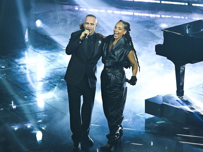 Sanremo, Filippucci vince tra le Nuove Proposte. Emoziona il duetto Ramazzotti-Alicia Keys. Nella top five Arisa, Luchè, Sal Da Vinci, Brancale, Sayf