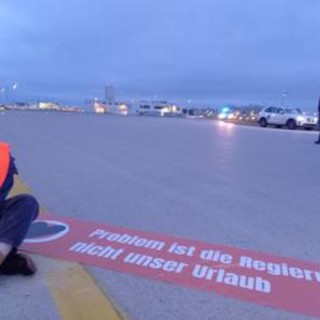 Germania, Ultima Generazione blocca l'aeroporto di Monaco
