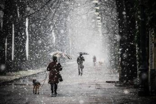 Ciclone di Natale sull'Italia: maltempo, pioggia e neve anche in collina Ciclone di Natale sull'Italia: maltempo, pioggia e neve anche in collina