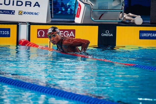 Immensa Sara Curtis, record del mondo nei 50 dorso in semifinale agli Europei Immensa Sara Curtis, record del mondo nei 50 dorso in semifinale agli Europei