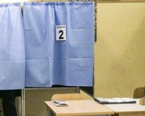 Sondaggio politico, Fratelli d'Italia stabile e Pd scende Sondaggio politico, Fratelli d'Italia stabile e Pd scende