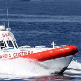 Barletta, fa il bagno in mare di sera e ha un malore in acqua: morto 69enne
