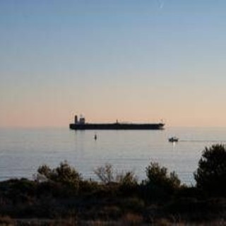 Turchia, la denuncia di Ankara: "Nostra petroliera attaccata nel Mar Nero"