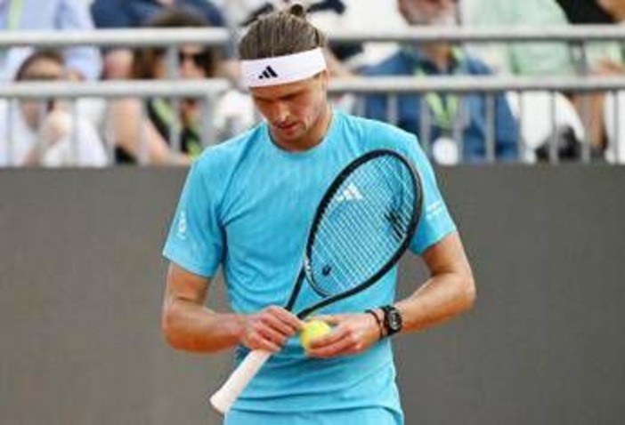 Internazionali, Zverev perde e se la prende con campo: "Peggiore della mia vita"