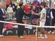 Roland Garros, la semifinale non si gioca? Cobolli si allena con un tifoso sul Centrale Roland Garros, la semifinale non si gioca? Cobolli si allena con un tifoso sul Centrale