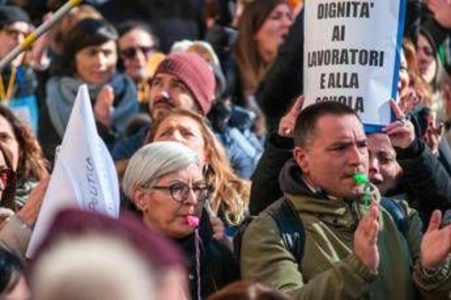 Scuola, sciopero nazionale venerdì 16 ottobre: docenti e dirigenti in piazza Scuola, sciopero nazionale venerdì 16 ottobre: docenti e dirigenti in piazza
